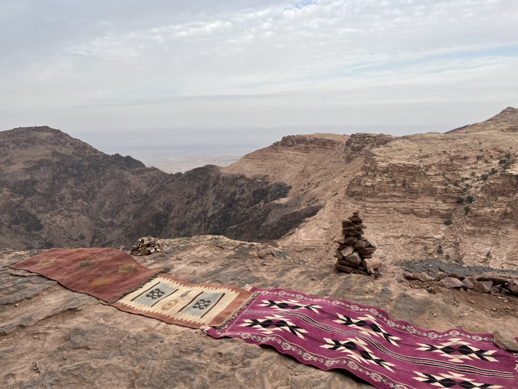 Kleden in Woestijn van Jordanië bij Petra